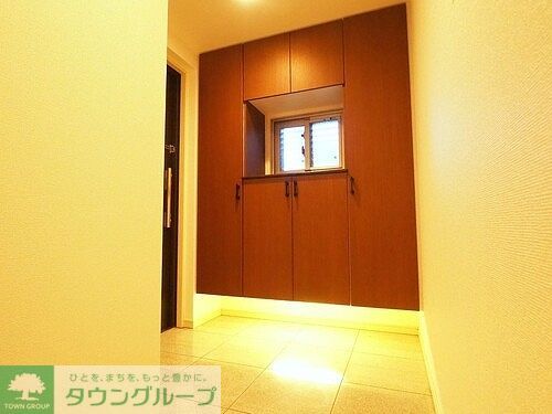 玄関　収納豊富なシューズボックス