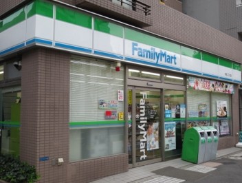 コンビニ　ファミリーマート赤羽一丁目店（コンビニ）まで209m