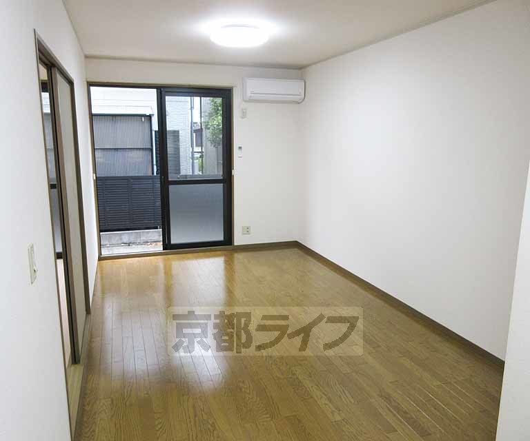 居室・リビング　明るいお部屋です