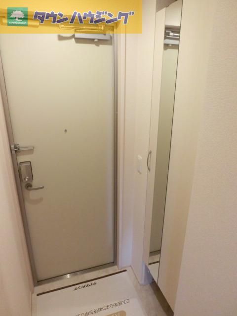 玄関　ミラー付きシューズクローク