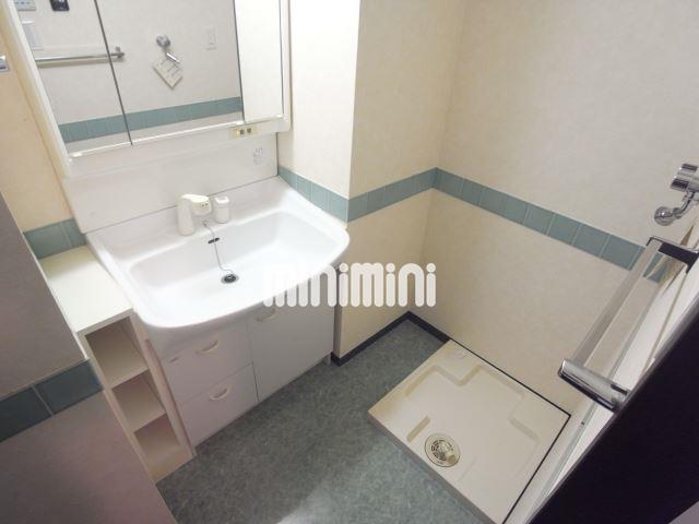 洗面設備　洗髪洗面化粧台付き