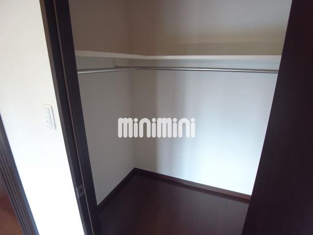 収納　ウォークインクローゼットで収納広々