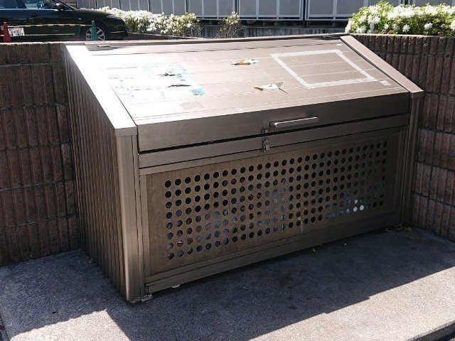 ロビー　敷地内ごみ置き場