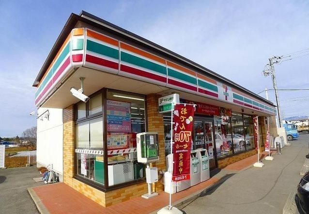 コンビニ　セブンイレブン赤堀香林店（コンビニ）まで950m