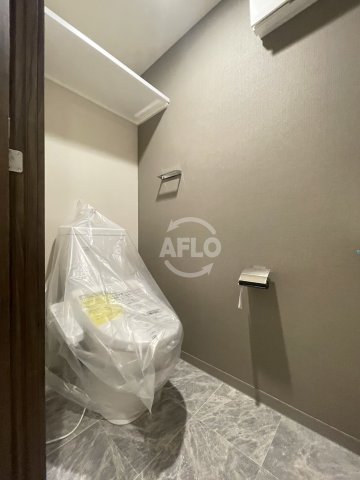 トイレ　ジオエント新町　温水洗浄便座