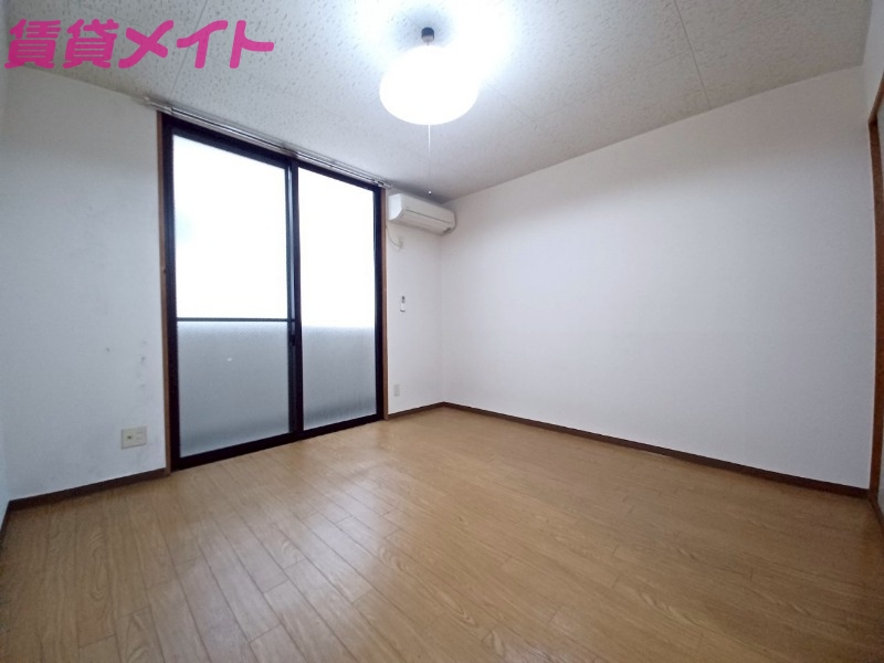 居室・リビング　同型参考写真