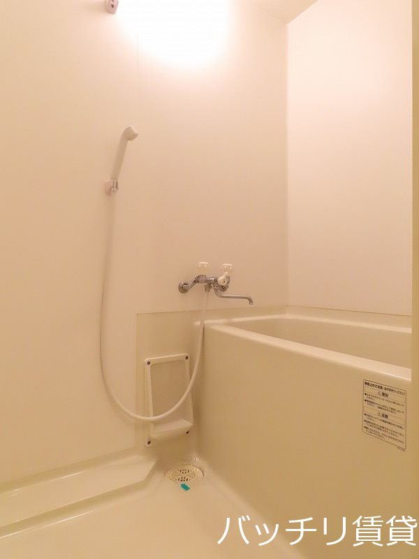 バス・シャワールーム　画像はイメージの為、色や間取りが若干異なりますが、現況を優先