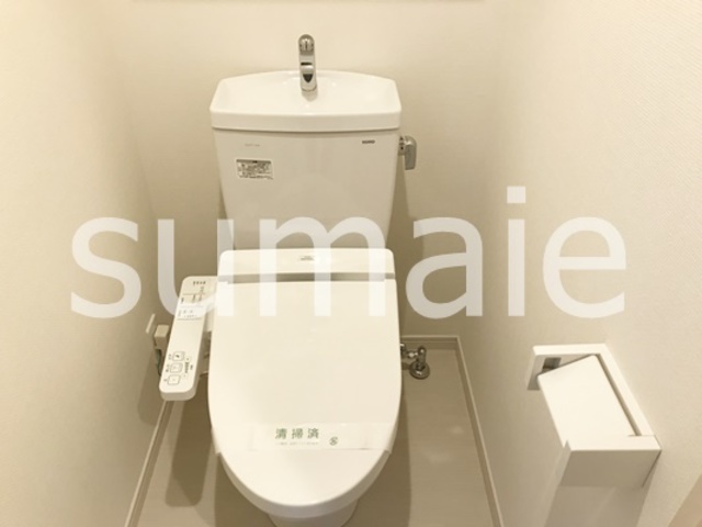 トイレ　温水洗浄付トイレ。