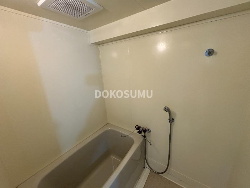 バス・シャワールーム　一日の疲れをやさしく癒やす、清潔感あふれるリラックスバス。