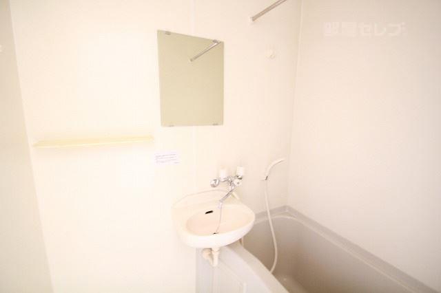 洗面設備　朝、便利ですよ。