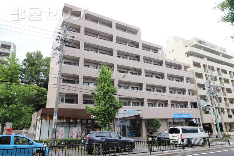 建物外観　どっしりとした外観です。