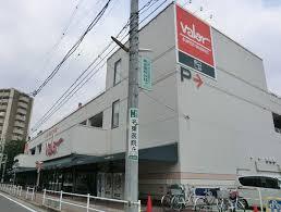 スーパー　バロー一社店（スーパー）まで666m