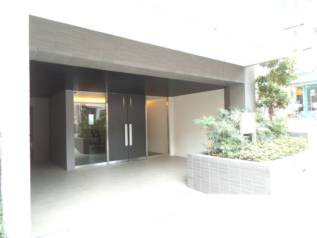 エントランス　ゆとりのあるエントランスです