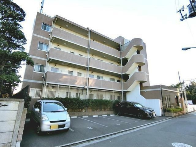 建物外観　４階建ての賃貸マンション