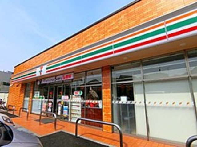 コンビニ　セブンイレブン江戸川上篠崎3丁目店（コンビニ）まで879m