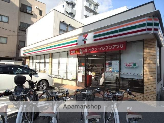 コンビニ　セブンイレブン（コンビニ）まで251m