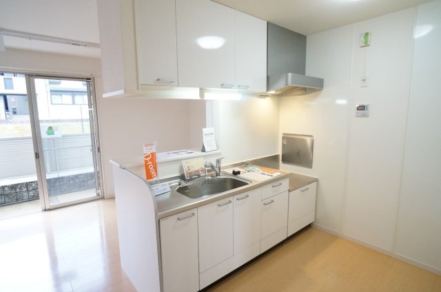 キッチン　モデルルーム仕様となります。入居時家具等はございません。