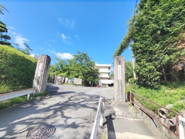 小学校　生駒市立生駒小学校（小学校）まで1300m