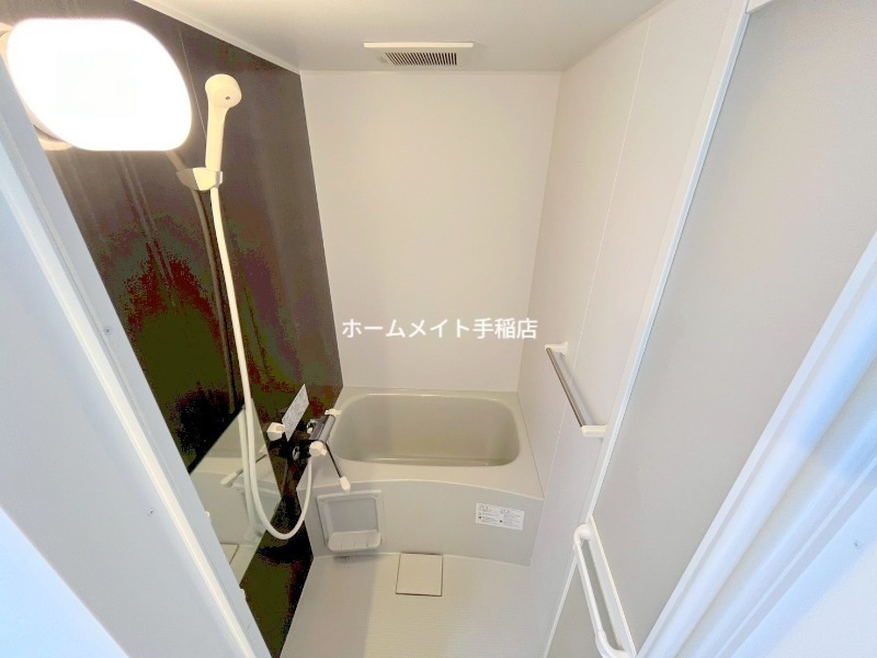 バス・シャワールーム　アクセントある壁面です！