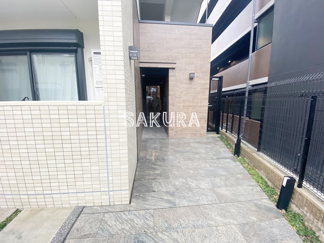 エントランス　お洒落な建物デザイン♪