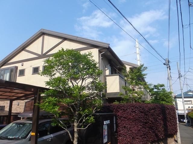 建物外観　閑静な住宅街にある南向きのアパート