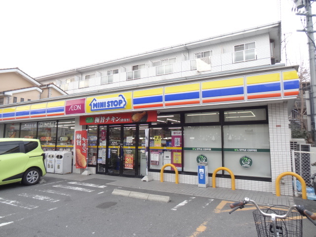 コンビニ　ミニストップ　芥川町３丁目店（コンビニ）まで59m