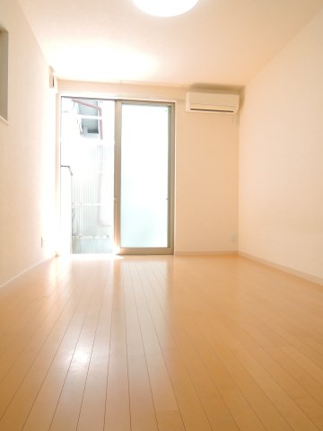 居室・リビング　※別部屋参考写真