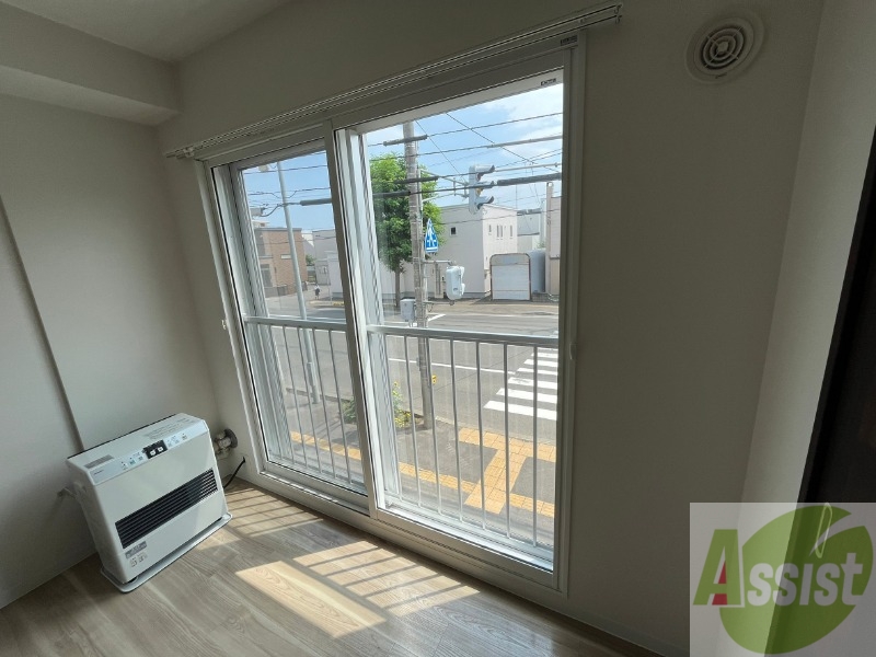 バルコニー　嬉しい南向きのお部屋です！明るいですね。