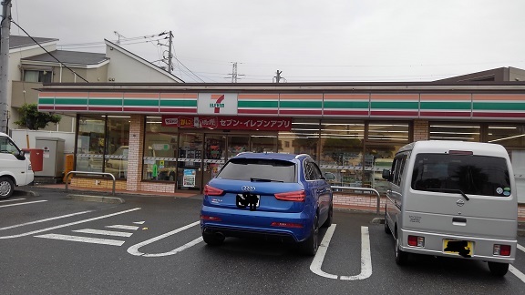 コンビニ　セブンイレブン（コンビニ）まで500m