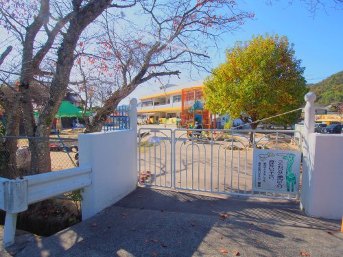 幼稚園・保育園　はつかみこども園（幼稚園・保育園）まで204m