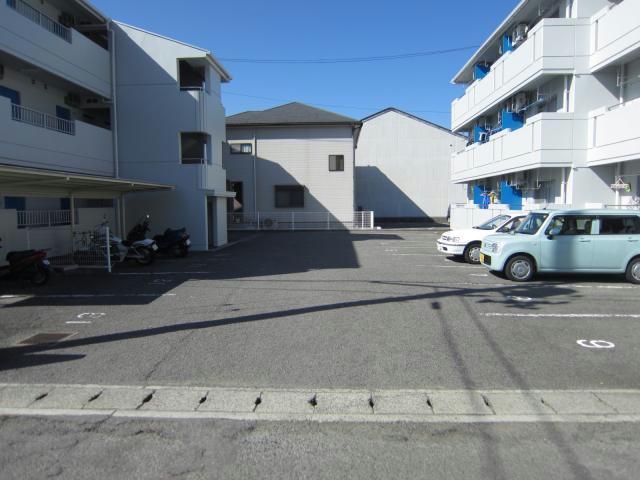 駐車場　駐車場