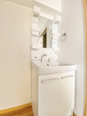 洗面設備　コンパクトで使いやすい洗面所