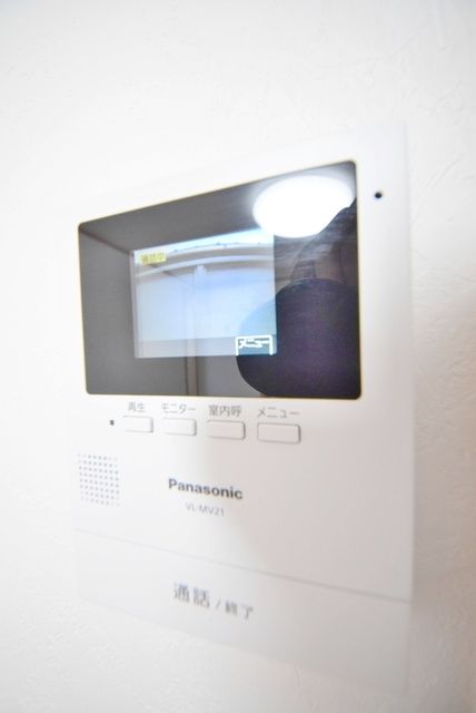 セキュリティ　来訪者は室内のモニターからチェックできます
