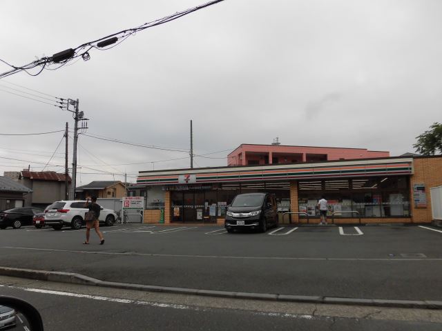 コンビニ　セブンイレブン（コンビニ）まで690m