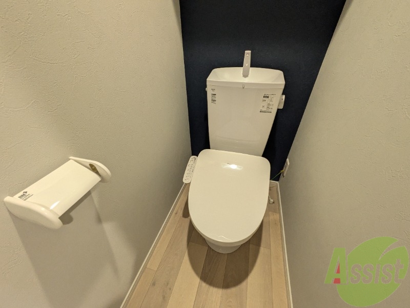 トイレ　トイレは温水洗浄便座なので使いやすそうですね。