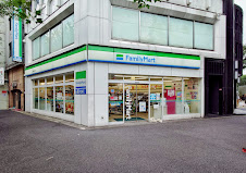 コンビニ　ファミリーマート 御苑大通り店（コンビニ）まで155m