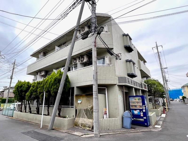 建物外観　獨協大学前駅徒歩８分（６４０ｍ）