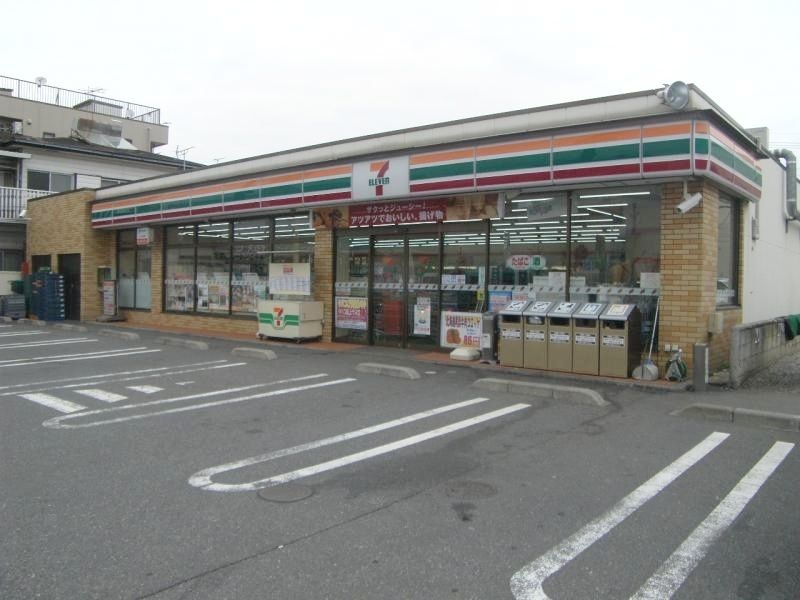 コンビニ　セブンイレブン足立鹿浜6丁目店（コンビニ）まで400m