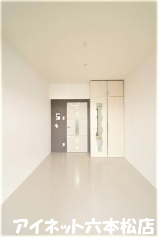 居室・リビング　白を基調とした明るいお部屋です