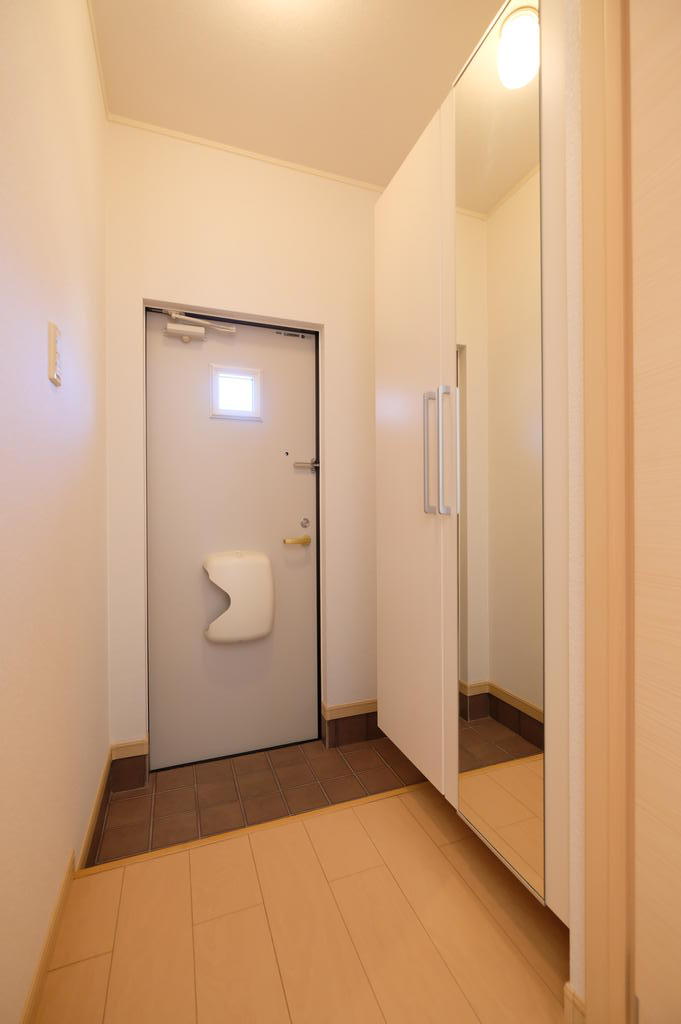 玄関　写真は同型です