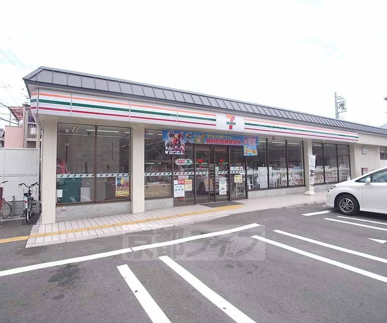 コンビニ　セブンイレブン京都梅津店（コンビニ）まで404m