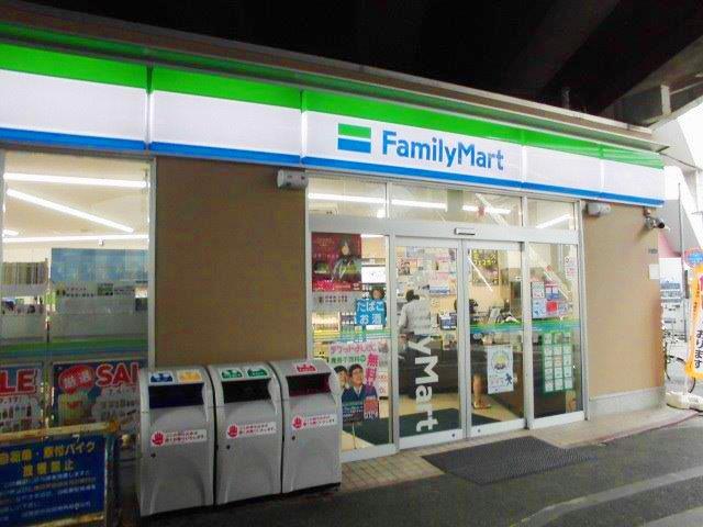 コンビニ　ファミリーマート浦安駅前店（コンビニ）まで247m