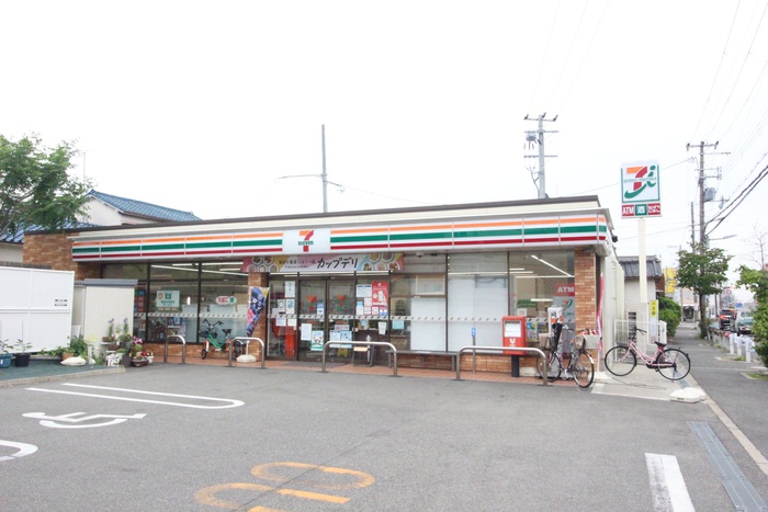 コンビニ　セブンイレブン（コンビニ）まで560m