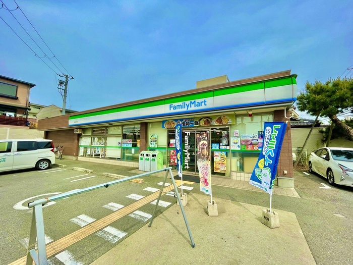 コンビニ　ファミリーマート（コンビニ）まで720m