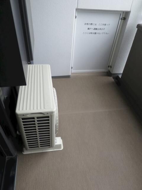 バルコニー　バルコニーがあるので洗濯物を太陽の下で干すことができます♪