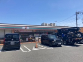 コンビニ　セブンイレブン（コンビニ）まで707m