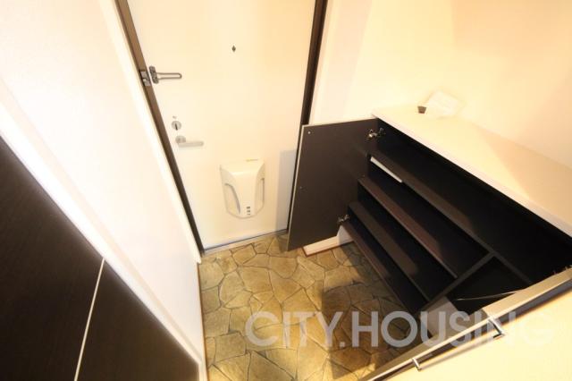玄関　※同タイプ部屋の写真です。