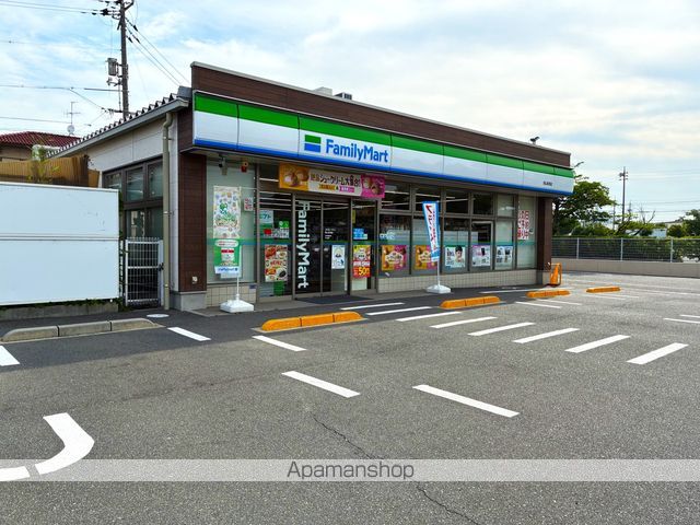 コンビニ　ファミリーマート築港店（コンビニ）まで220m