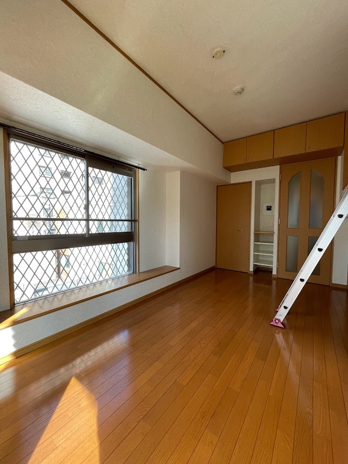 居室・リビング　角部屋で明るい室内☆