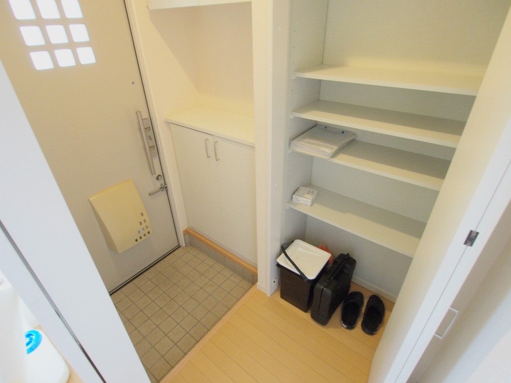 玄関　※同じ間取りの別部屋のお写真です※